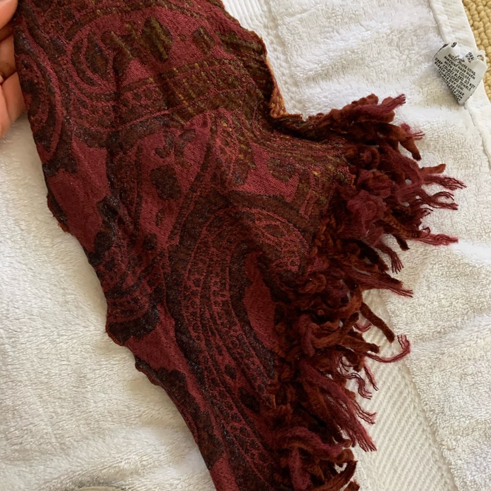 Vibrant scarf with Fringe